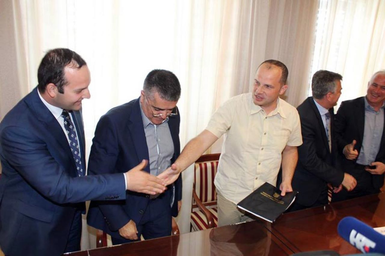 Potpisan Sporazum o sufinanciranju izgradnje šibenske lučice Vrnaža i rekonstrukcije i uređenja obalnog pojasa luke Tisno