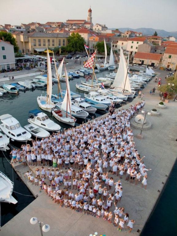 U Betini snimljena 480. Milenijska fotografija Š ime Strikomana - Ljudi i brodovi - betinska gajeta