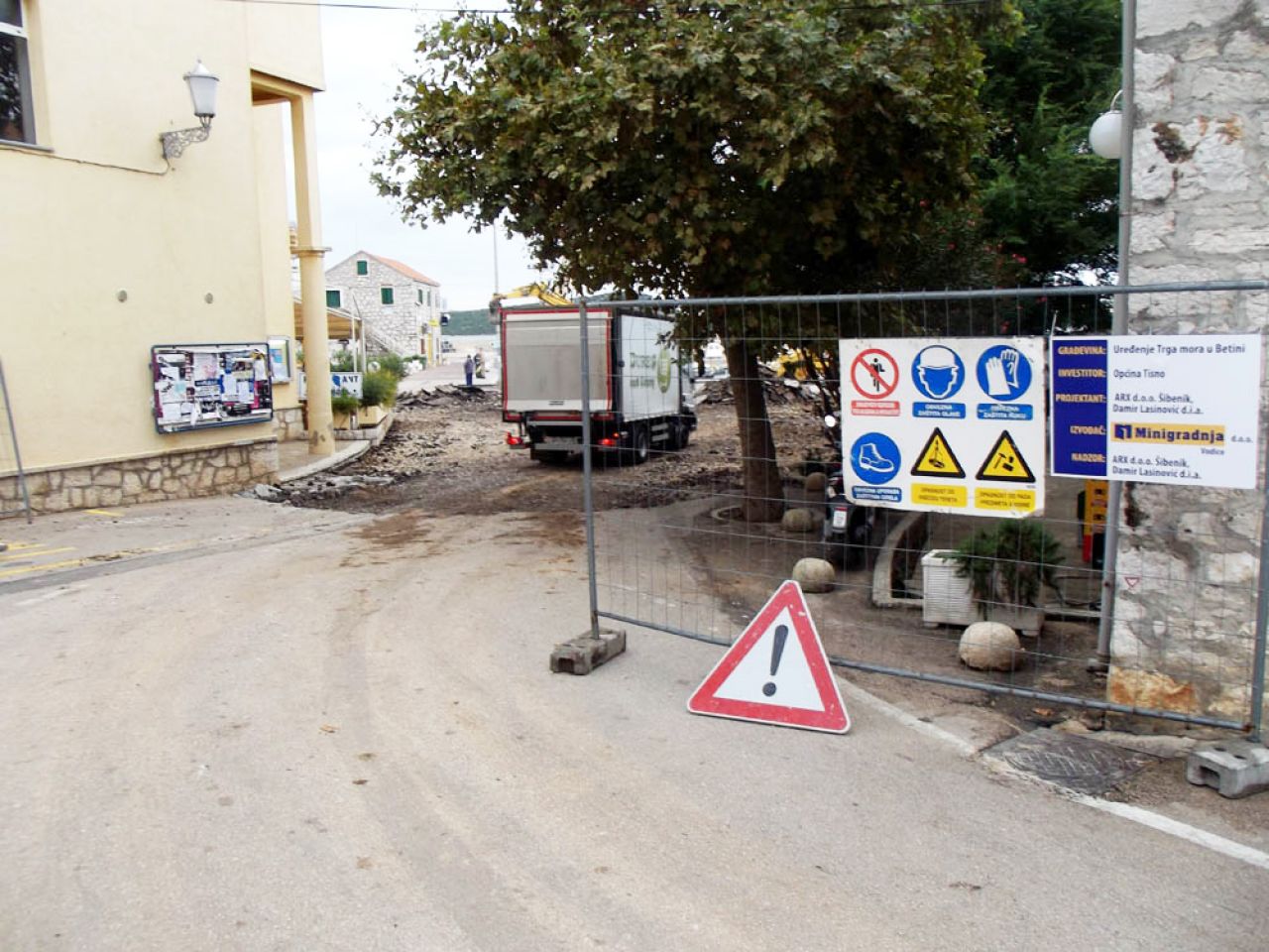 Započeli radovi na uređenju Trga na moru u Betini