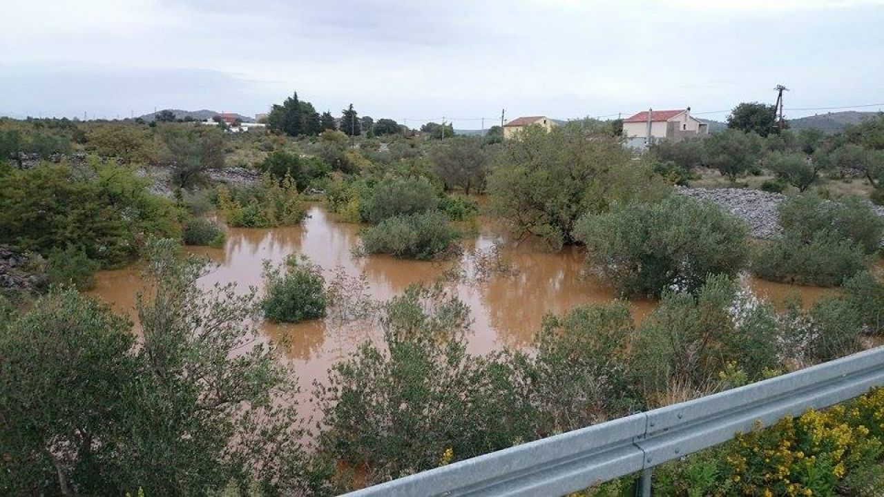 Zbog alarmantnog stanja u Dubravi kod Tisna načelnik Klarin sazvao Stožer za zaštitu i spašavanje Općine Tisno 