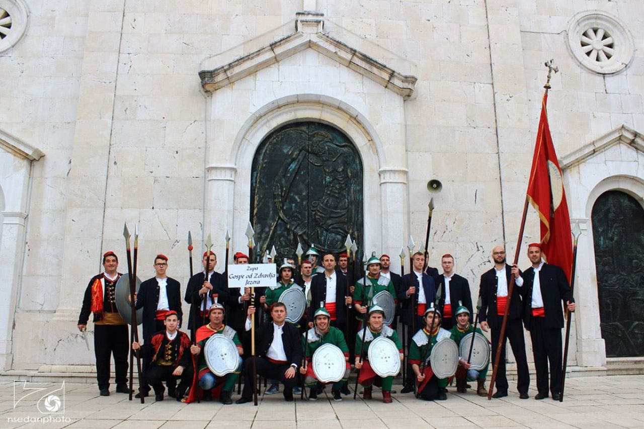 Čuvari Kristovog groba iz Betine, Tisnoga i Jezera na 16. Festivalu žudija u Imotskome 