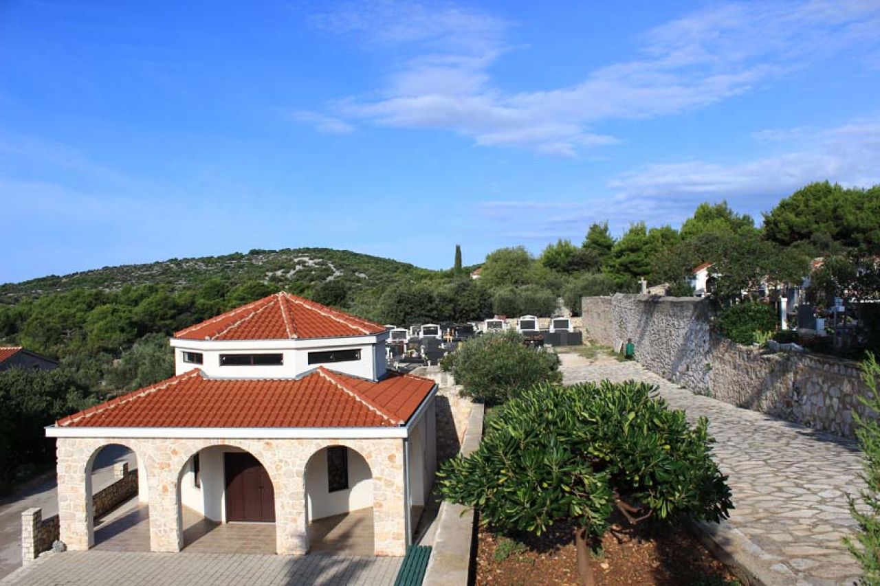 Predbilježbe za kupnju grobnice na Mjesnom groblju u Jezerima 