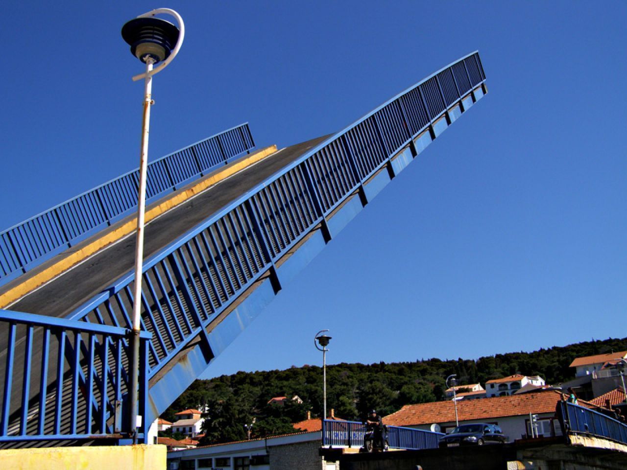 Raspored podizanja i spuštanja mosta u Tisnom od 16.9.2022. do 31.5.2023. godine    