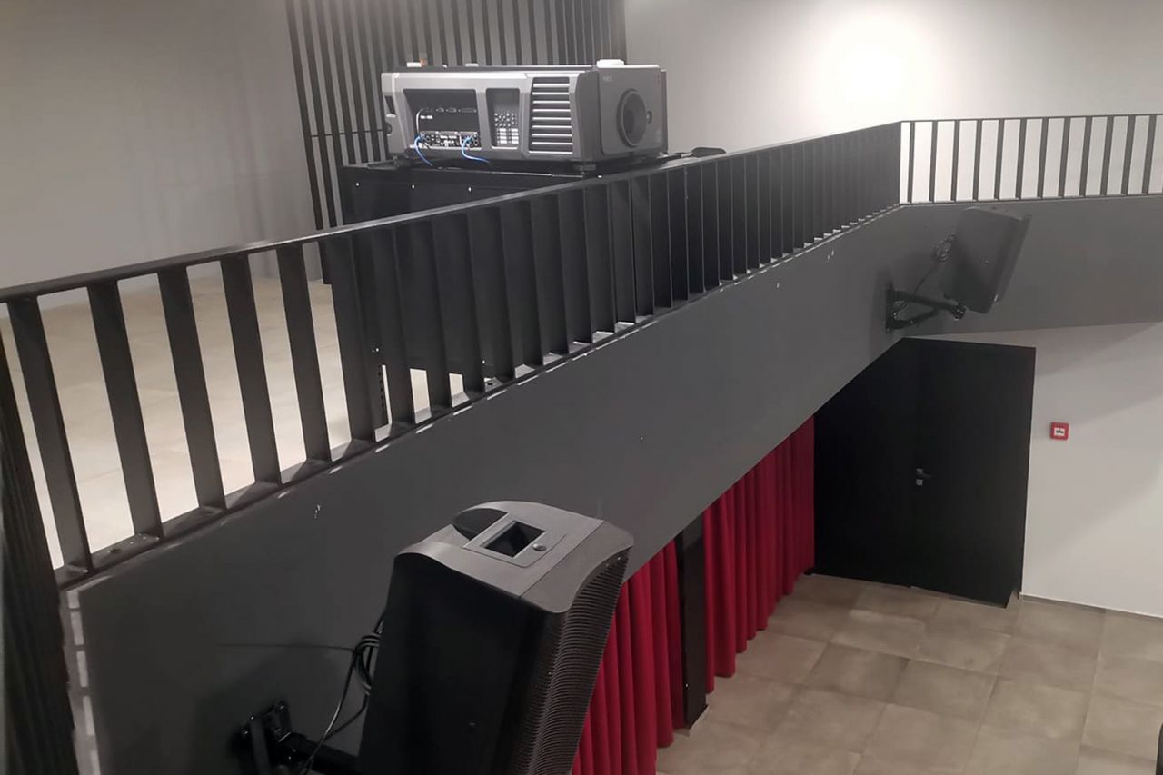 Prva kino projekcija u Društvenom Domu Tisno 