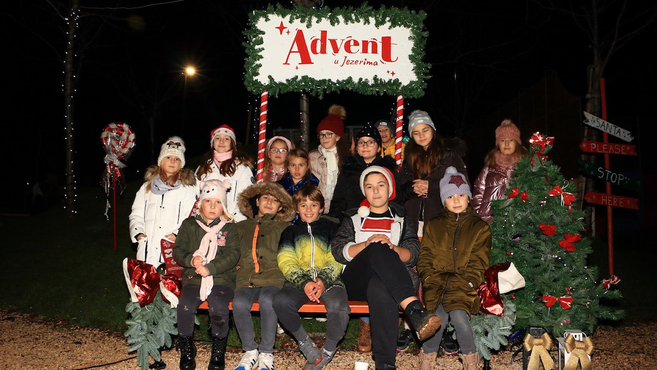 Humanitarni Adventski sajam u Jezerima 