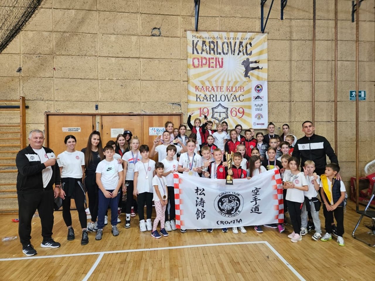 Karate školi Tisno 7 medalja s turniru u Karlovcu 