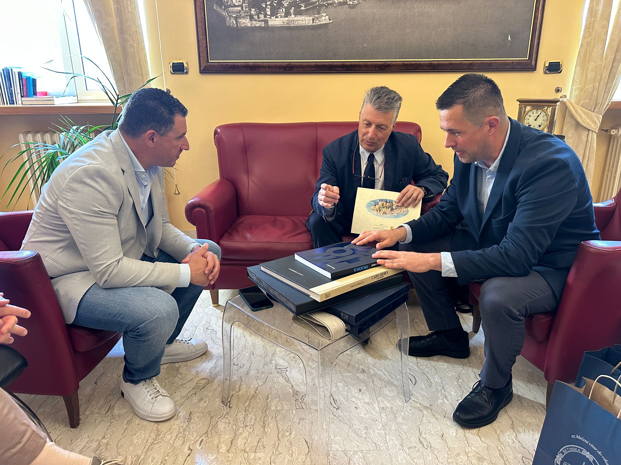 Posjet Gaeti, početak novog prijateljstva 